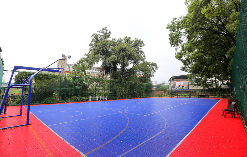 悬浮拼接地板篮球场 悬浮拼接地板篮球场