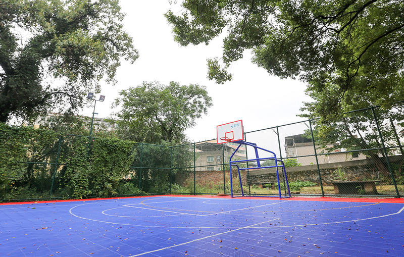 悬浮拼接地板篮球场 悬浮拼接地板篮球场